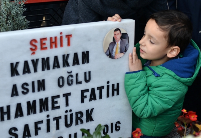 Şehit Kaymakam Safitürk mezarı başında anıldı
